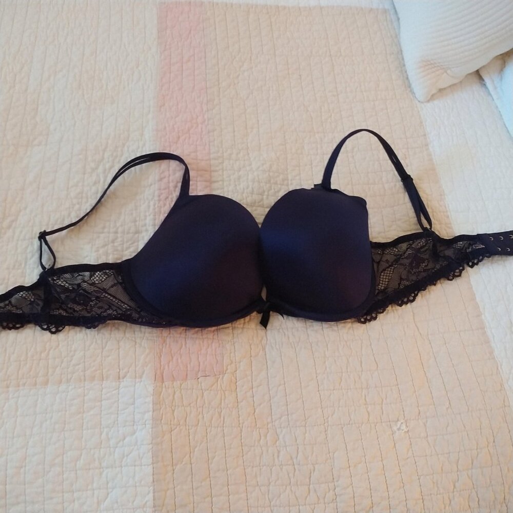 Like New Victoria's Secret Lace Navy Blue 38 Bra D